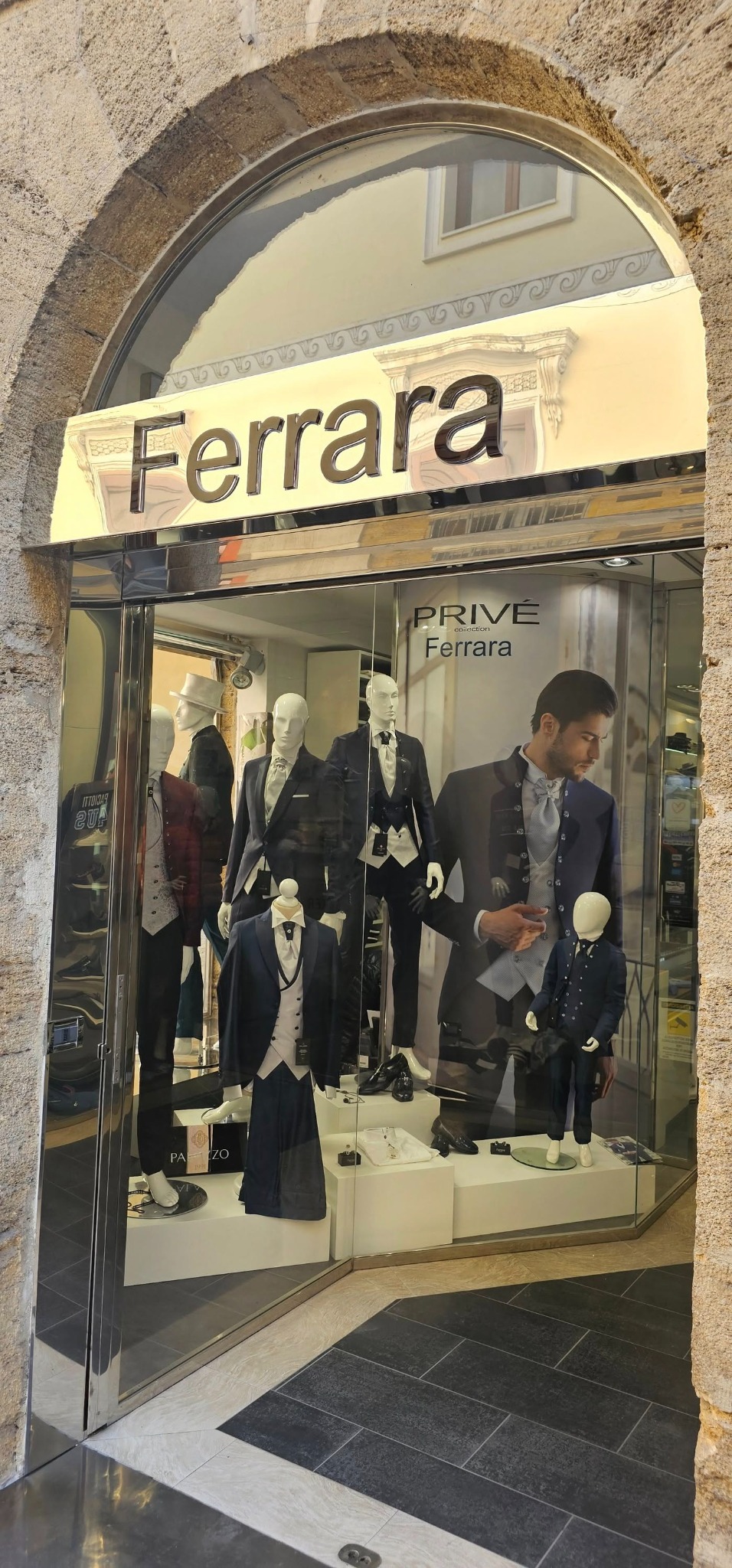 Ingresso dell'atelier Ferrara in Via Giuseppe Licata a Sciacca